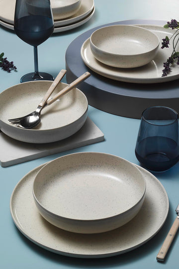 Kutahya Porcelain Moderna 18-Piece Dinner Set for 6 People – Cream