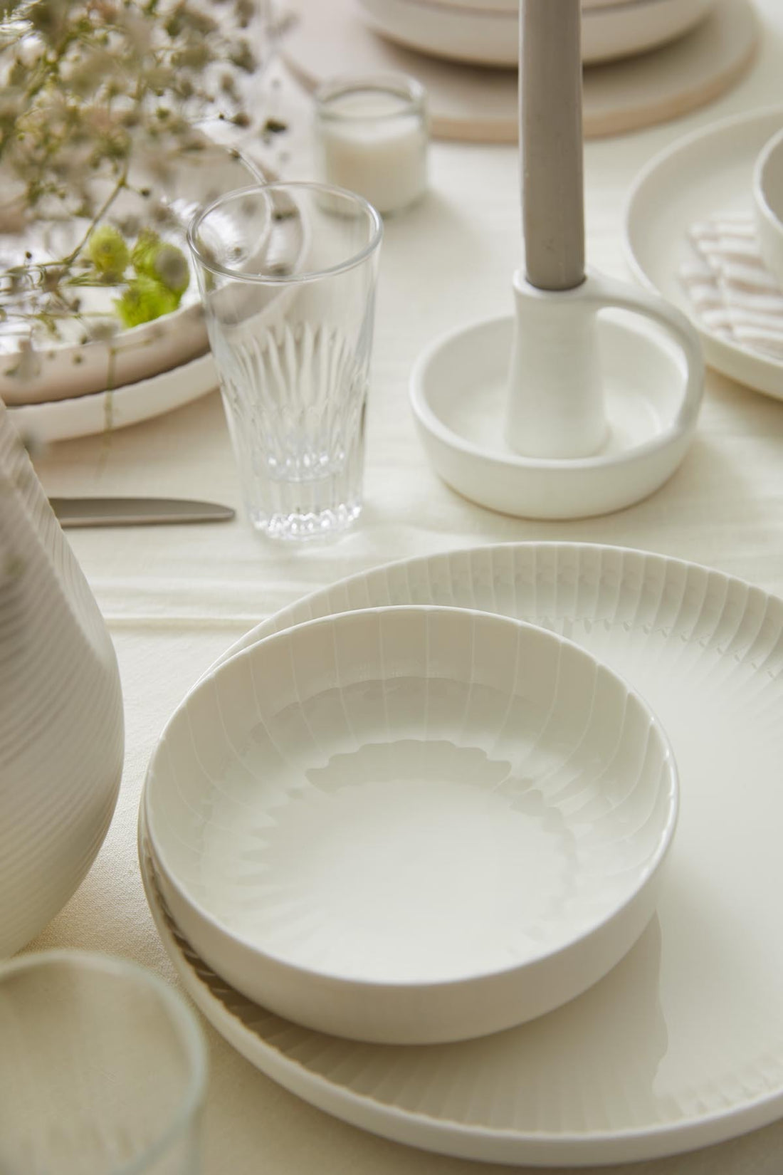 Kutahya Porcelain Bone Crest 18-Piece Dinner Set for 6 People