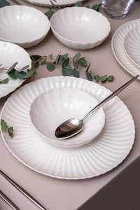 Kutahya Porcelain Bone Luz Form 18-Piece Dinner Set for 6 People