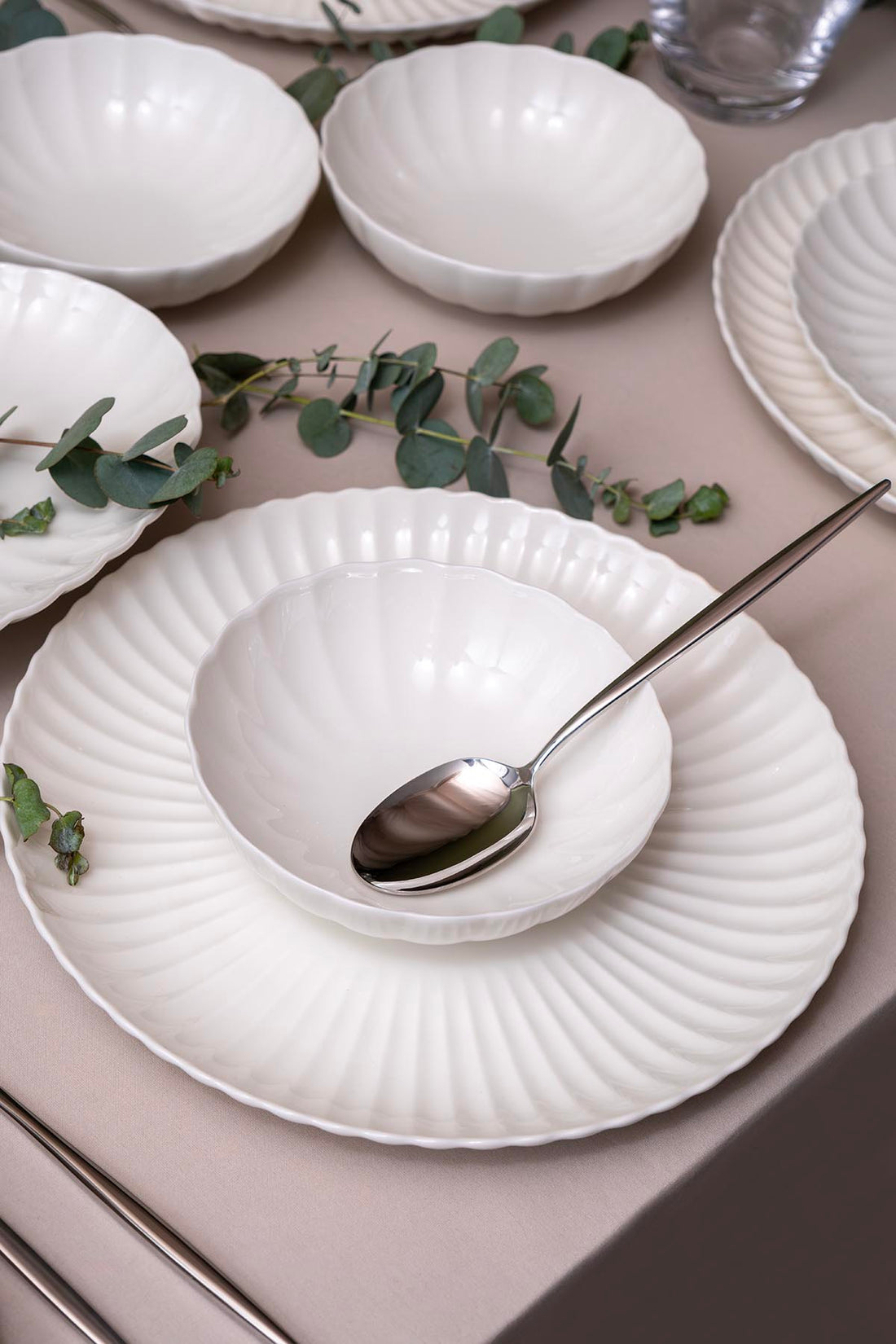 Kutahya Porcelain Bone Luz Form 27-Piece Dinner Set for 6 People