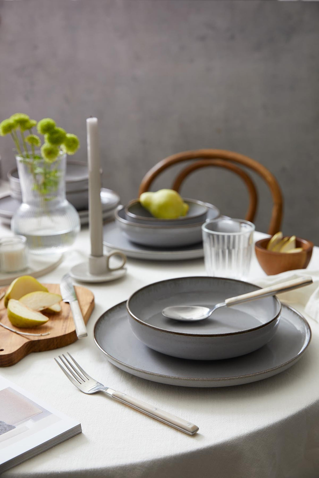 Kutahya Porcelain Moderna 18-Piece Dinner Set for 6 People – Gray