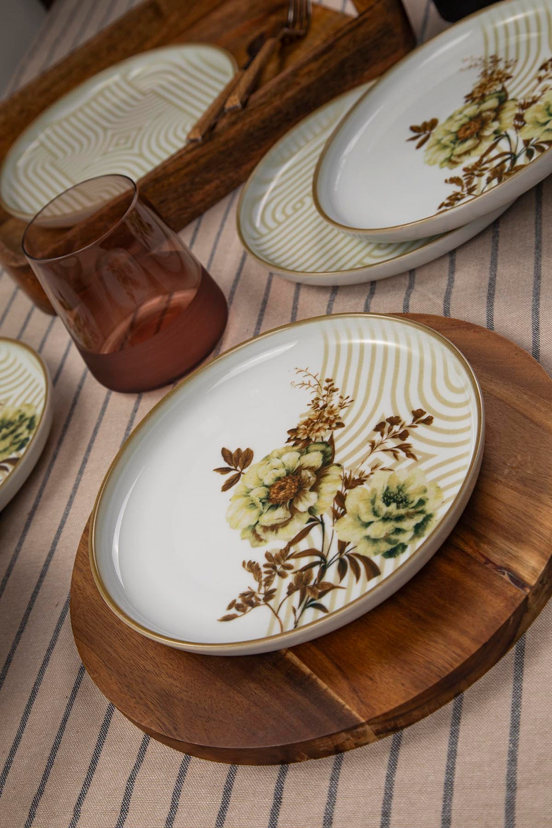 Kutahya Porcelain Moderna Nostalgia 6-Person 7.5 inch Dinner Set